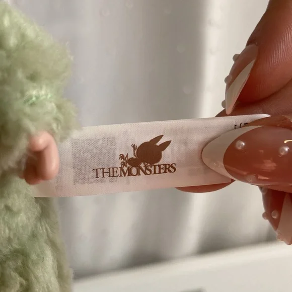 AUTHENTIC POP MART LABUBU - THE MONSTERS EXCITING MACARON EDITION - GREEN GRAPE - Picture 5 of 6